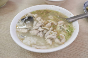 延伸閱讀：阿星鹹粥|台南中西區營養早餐，虱目魚粥料多味美，還有好吃的菜粽肉粽可以吃，銅板價位我可以~